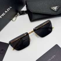 Очки Prada, в Москве